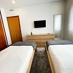 House 9 * 吉马良斯