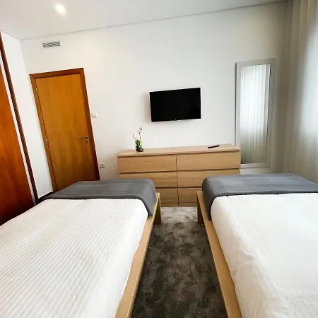 House 9 * Guimarães