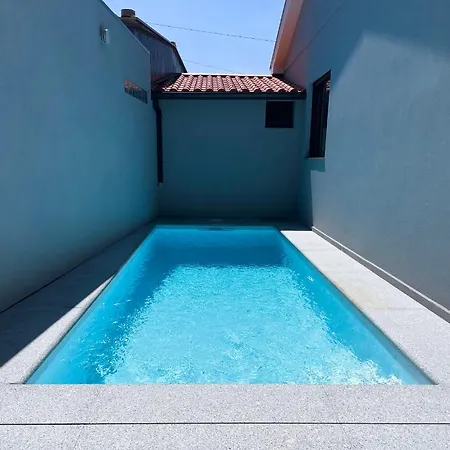 House 9 * Guimarães