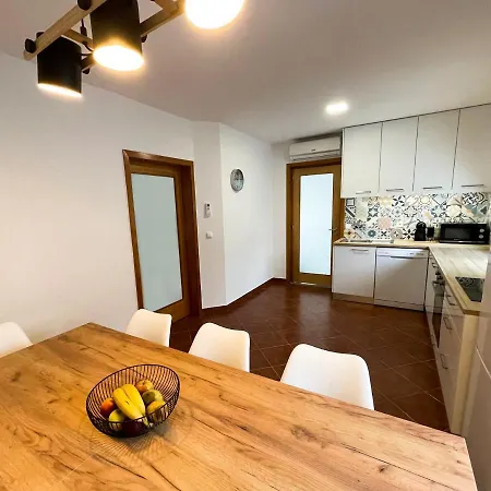 House 9