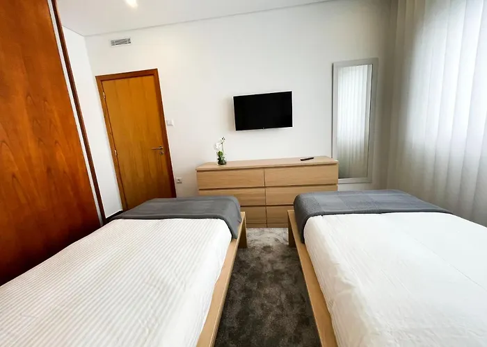 House 9 * Guimarães